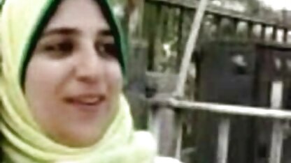 کودک باریک از نشان دادن بدن برهنه و گربه الاستیک خود عكس داستان سكسي دریغ نمی کند