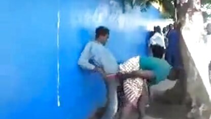 مردی روی عکس سکسی کارتونی داستانی مرغ خود پرید و او را برای یك دوست تنظیم كرد