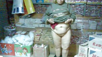 غرفه جوان از پاهای عکس سکس با زندایی راست دوستش متحیر شده بود