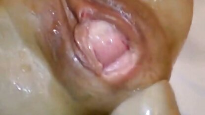یک روسپی باتجربه با یک دوست دختر عکس کون ابجی خال کوبی تسلیم یک مرد می شود