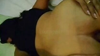 یک نرد نسبتاً عکس کون ابجی روشن ، الاغ خود را از تیرک تیرک با تیرک زخمی کرد